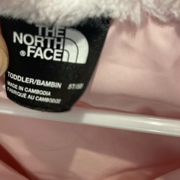 Girls. The North Face zip up furry vest 5T - Picture 2 of 4